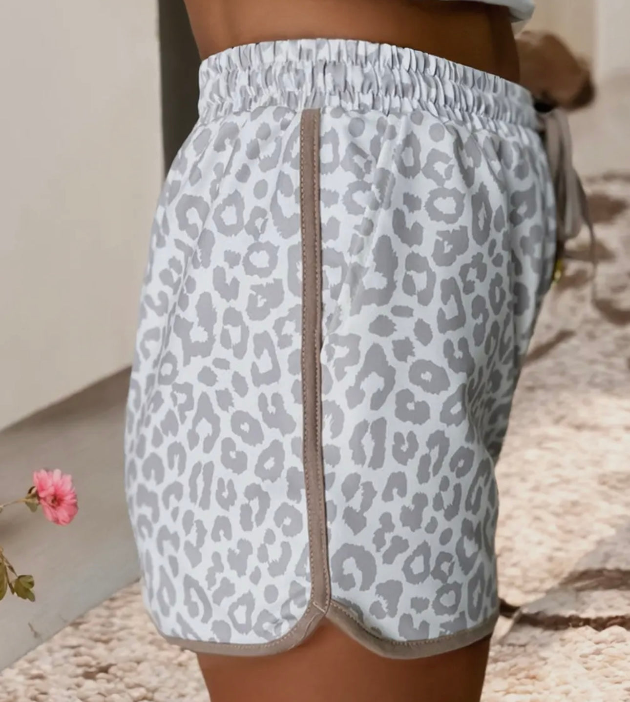 Leopard elastic waist shorts