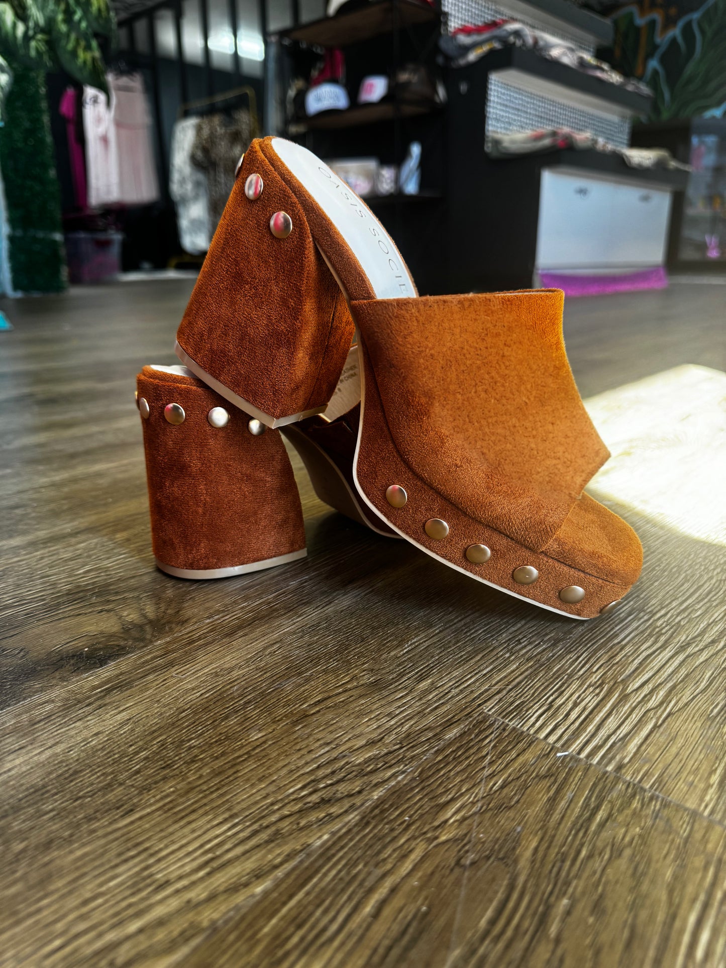 Leona Caramel Wedges